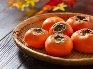 【完全保存版】甘柿・渋柿の全種類を徹底解説!品種ごとの特徴と最適な食べ方・活用レシピ - グルマンドウォーカー・ジカビー