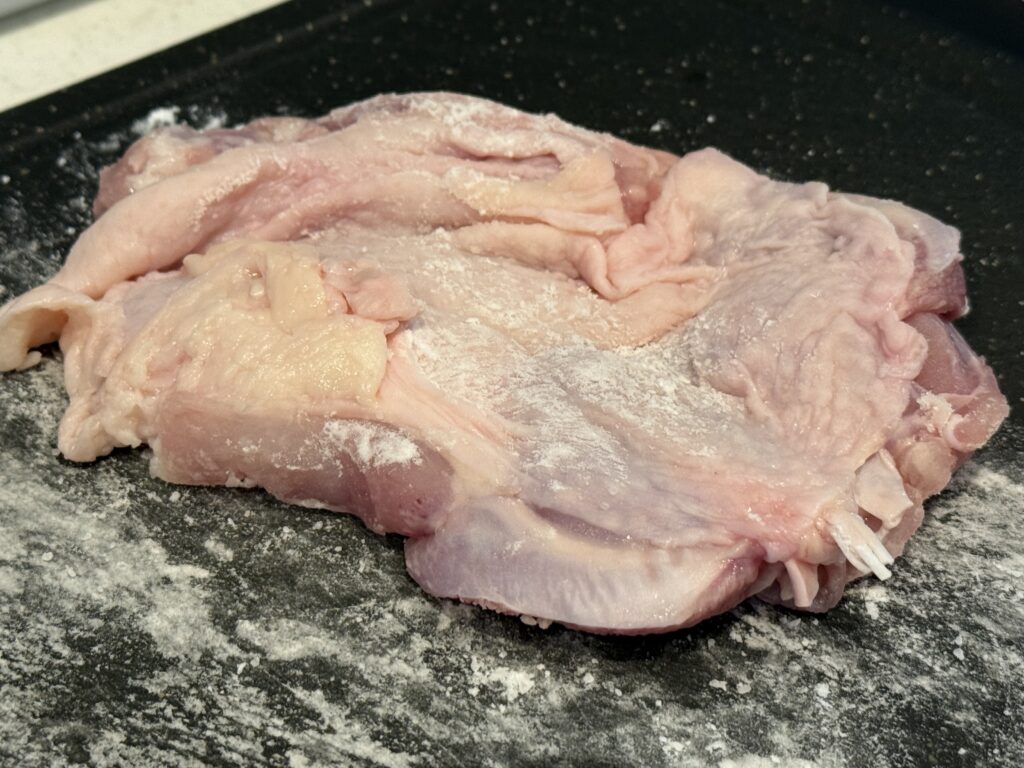 鶏もも肉に片栗粉