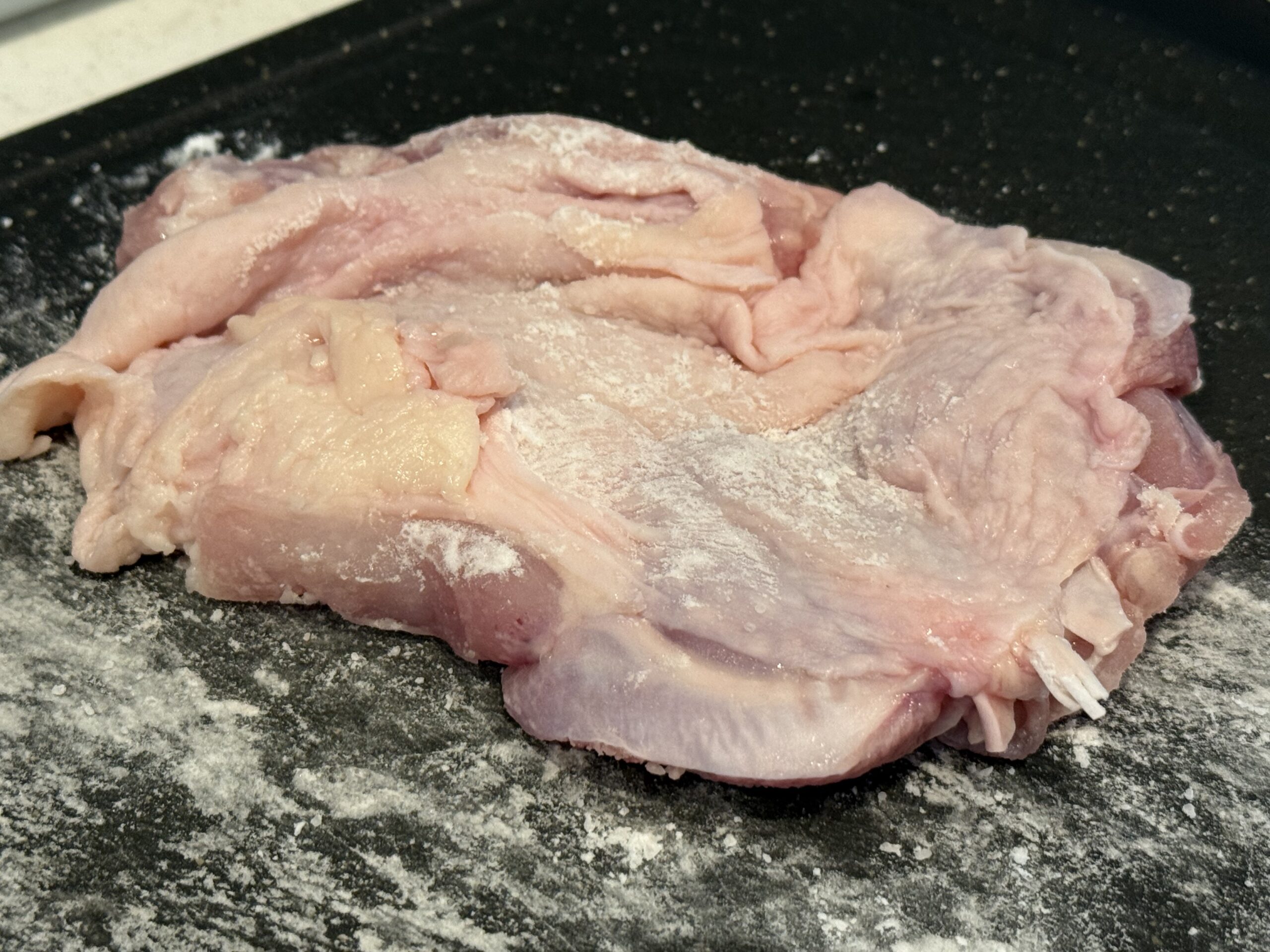 鶏もも肉に片栗粉
