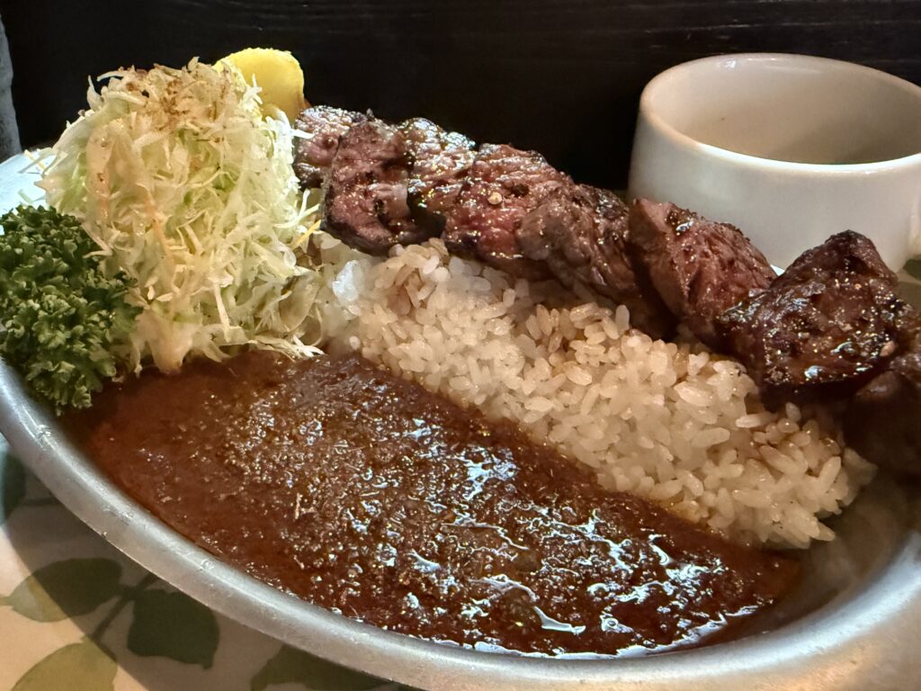 雪が谷大塚駅 ソウルフードのステーキカレー