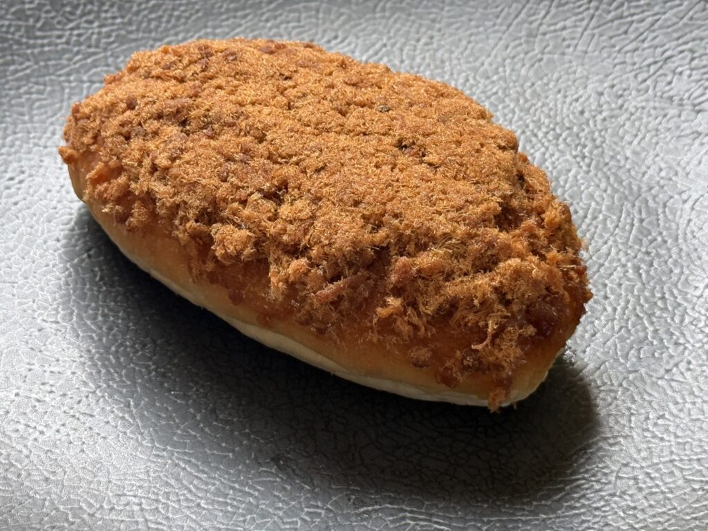 表面が肉でんぶで覆われた肉鬆パン