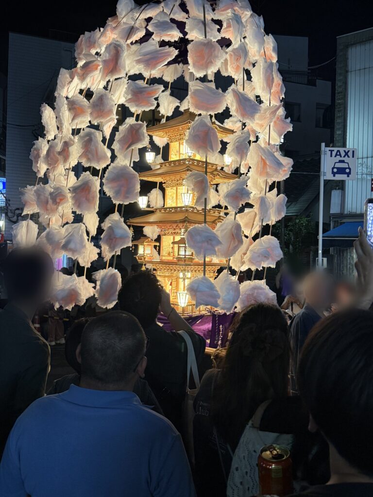 桜色の造花の万灯